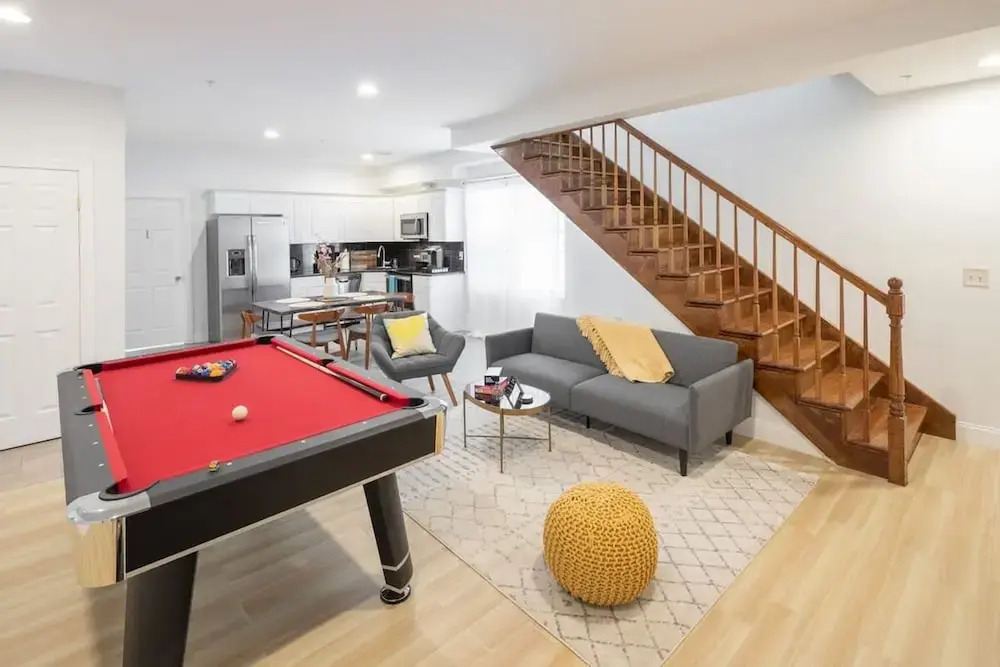 Cherry Suites 3BR Apt w W D Pool Table