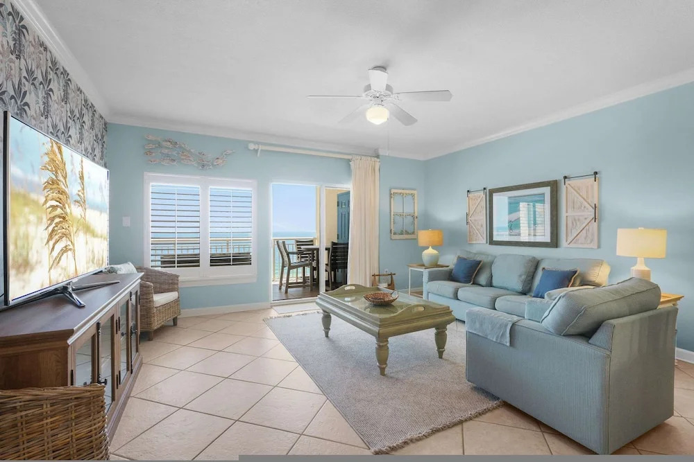 Admirals Quarters 806- Luxury Beachfront 8th fl