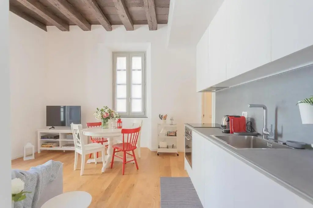 Independence Apartment With Balcony by Rent all Como