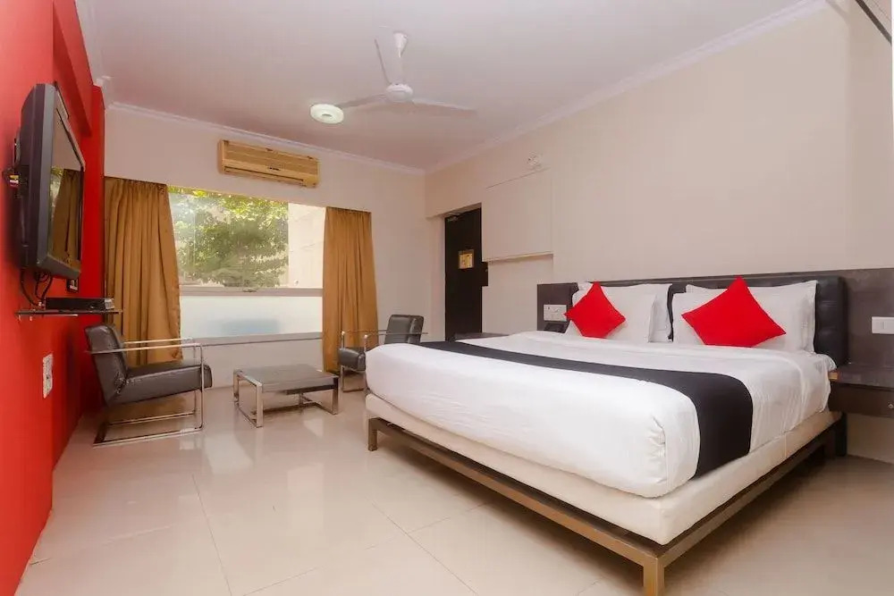Capital O 40728 Bollywood Design Hotel