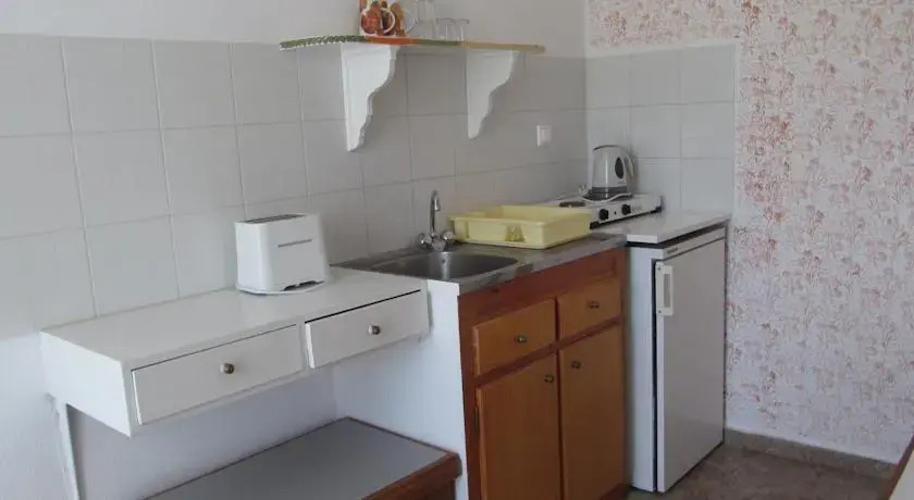 Agios Stefanos Studios & Apartments