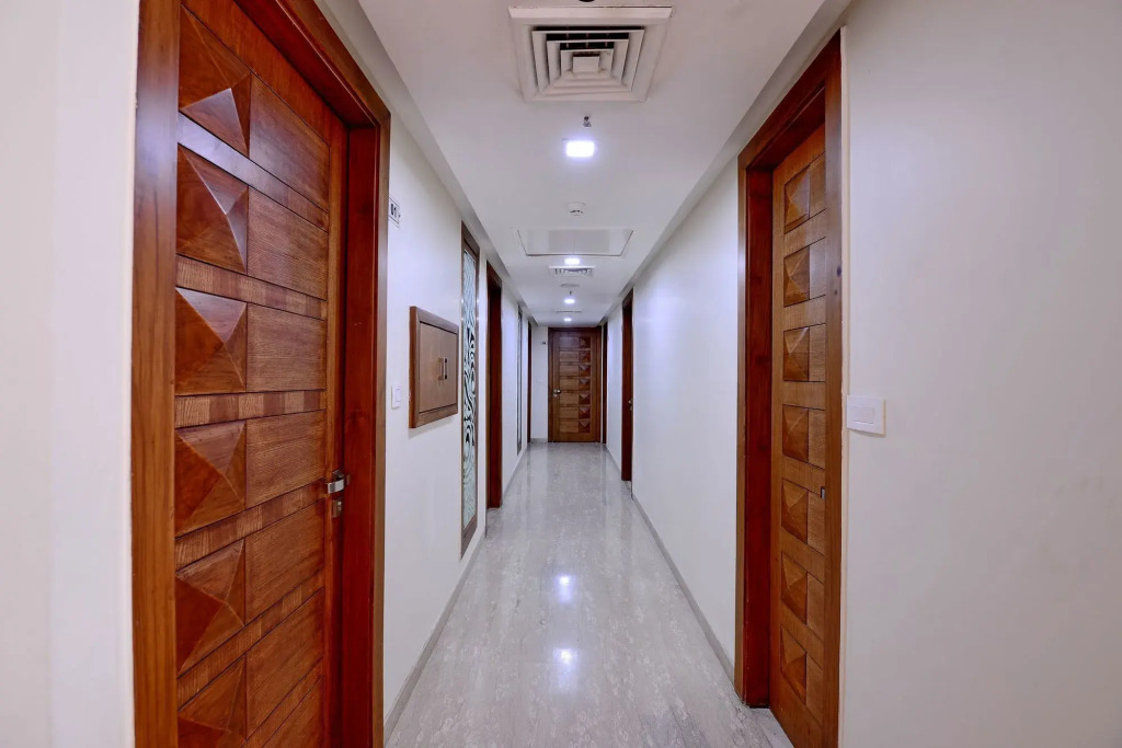 Grand Hridey One Minute From Railway Station