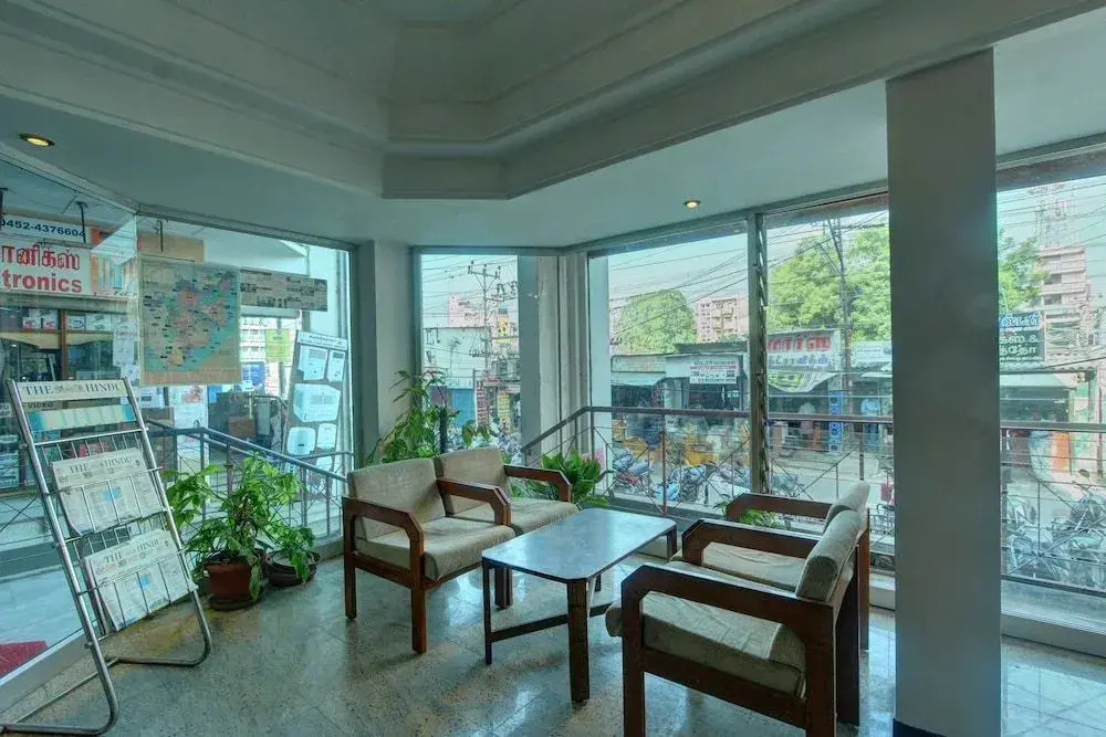 OYO 24579 Flagship Hotel Padmam