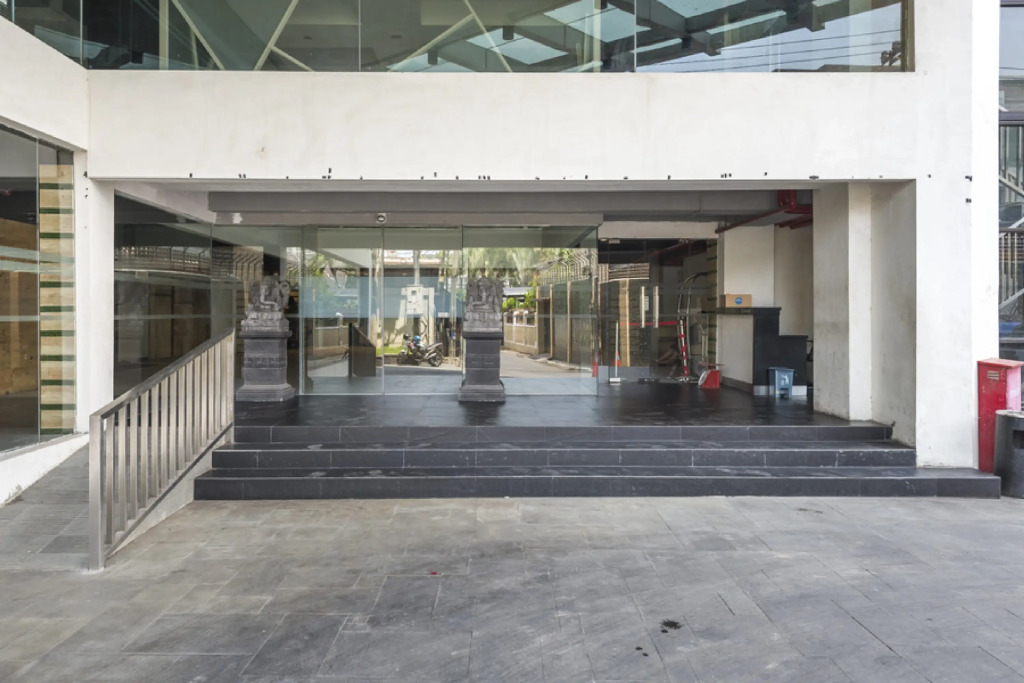 RedDoorz Apartment near Grand City Mall