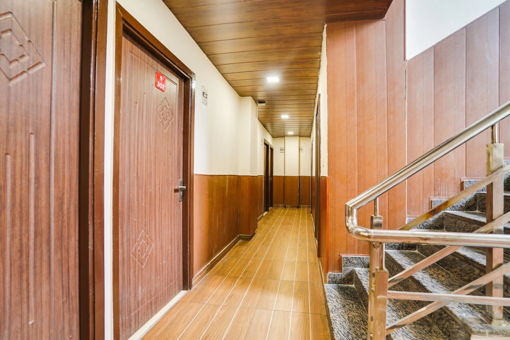 OYO Flagship 111 Canal Road