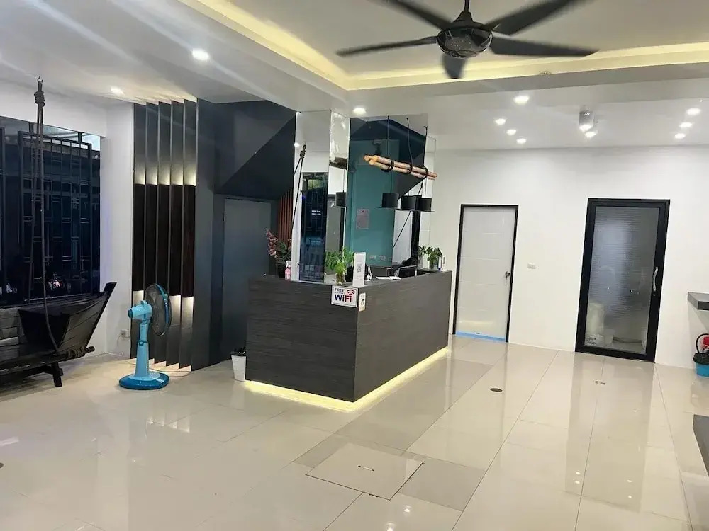Hotel The Journey Patong New