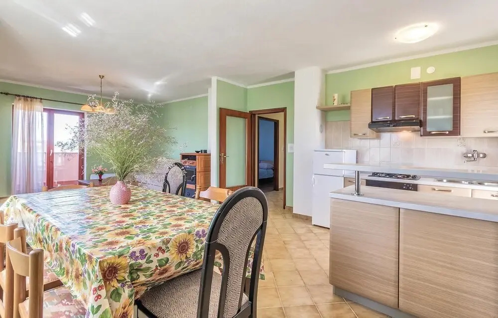 Stunning Home In Bratulici