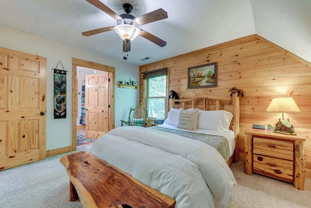 Creekside Maggie Valley Cabin: 2 Mi to Skiing!