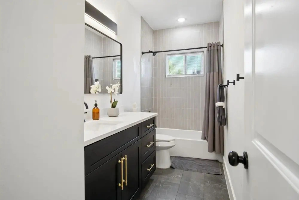 Stylish Downtown Retreat Near the Alamodome