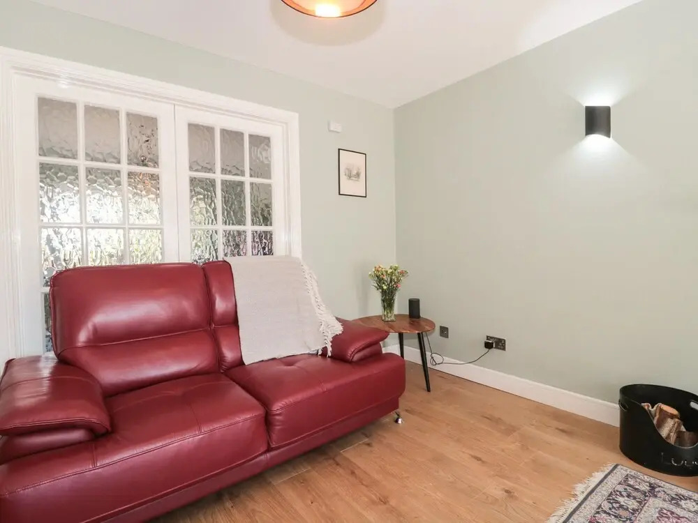 1 Charlotte Close