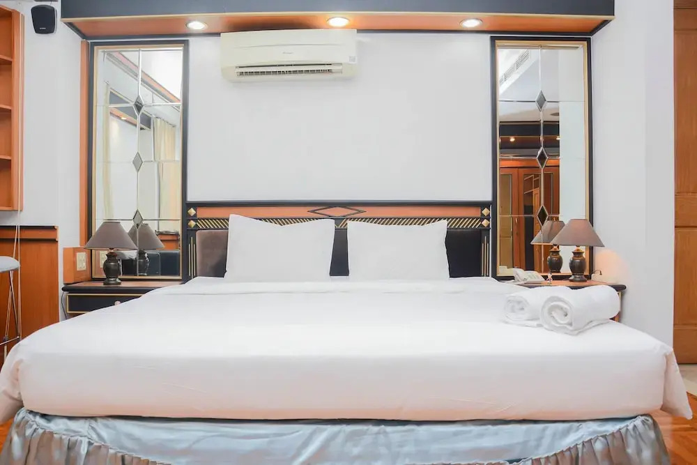 Stylish and Posh Studio Park Royale Apartment