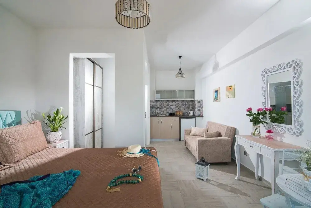 Elimia Suites & Studios
