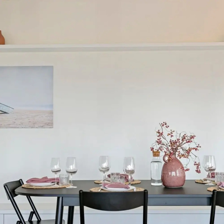 Stylishly Refurbished Apartment With sea View