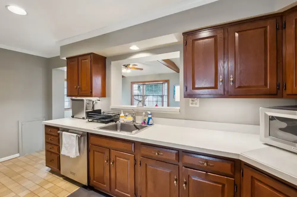Uline Hospitality 4 Bedroom Home
