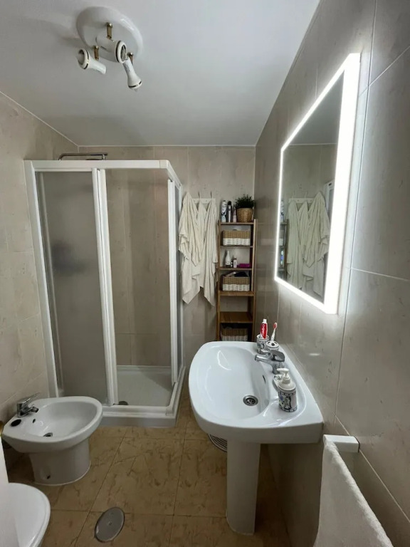Lovely 2 Bedroom Apartment Near the Beach