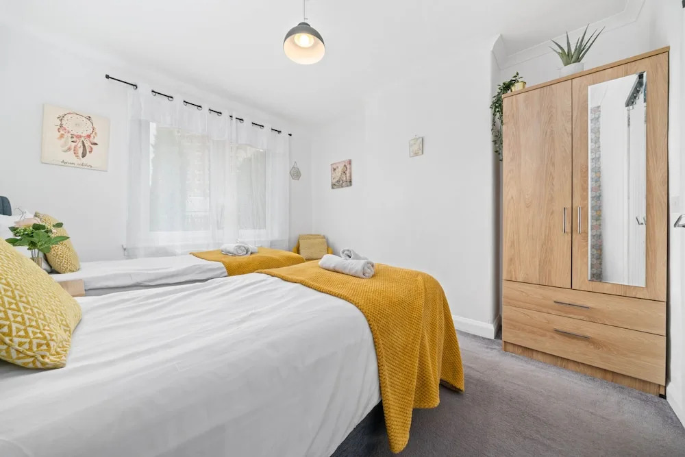 Two Bedroom Apartment by Klass Living Serviced Accommodation Motherwell - Anderson Apartment With WiFi &Parking