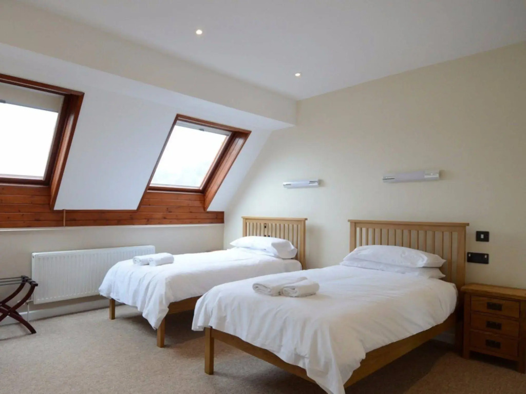 Neuadd Henllan Lodge