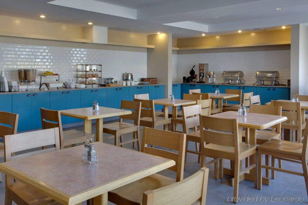 Country Inn & Suites by Radisson, Frederick, MD