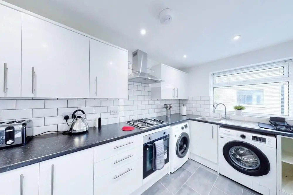 Ranworth House - Holiday Home in Bedford, Sleeps 5