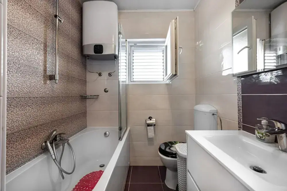 2 Bedroom Apartment Near Sibenik Krka Waterfalls