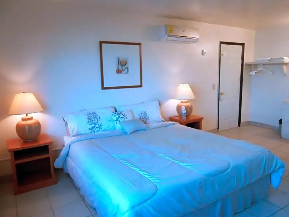#55 Suite Bungalow Seaside Hotel & Victors RV Park