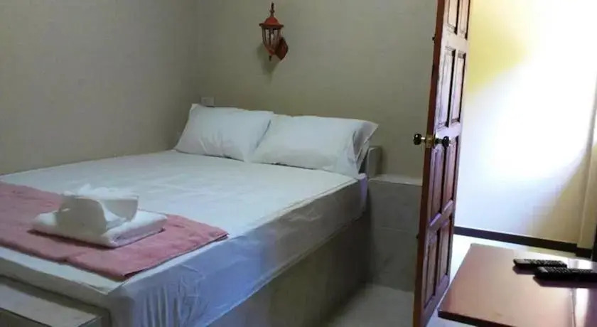Baan Nokkhamin Resort