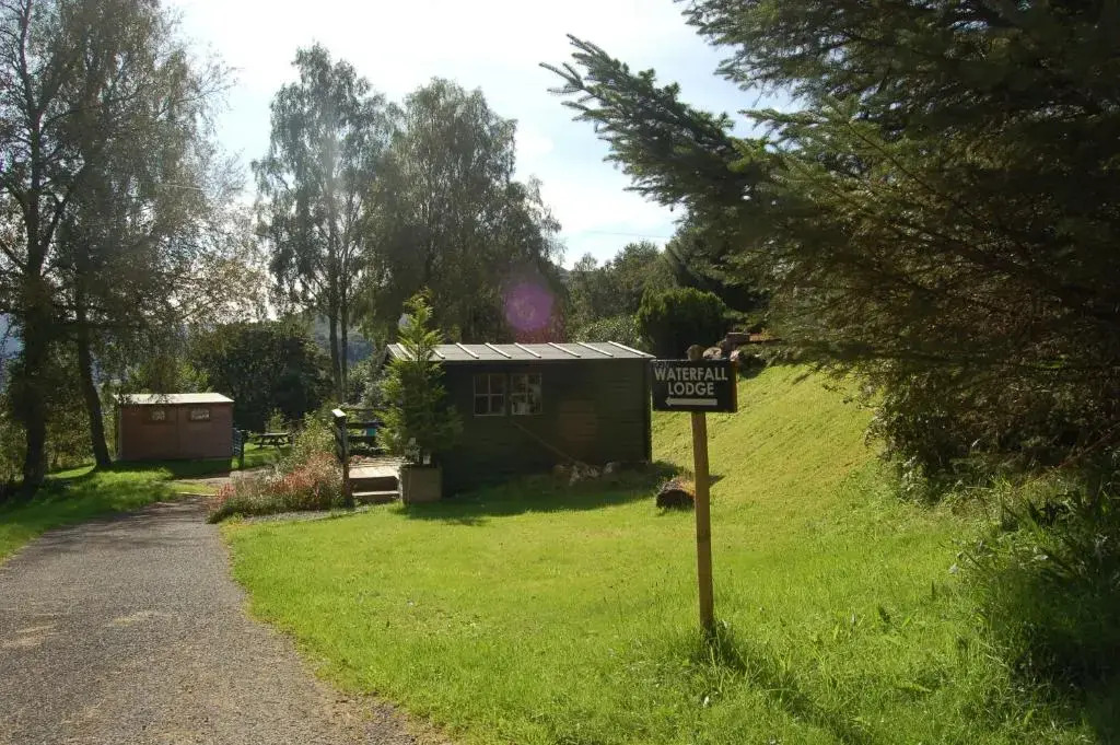 Cosy & compact Rowan Lodge no4
