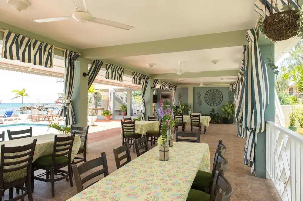 Pipers Cove Resort