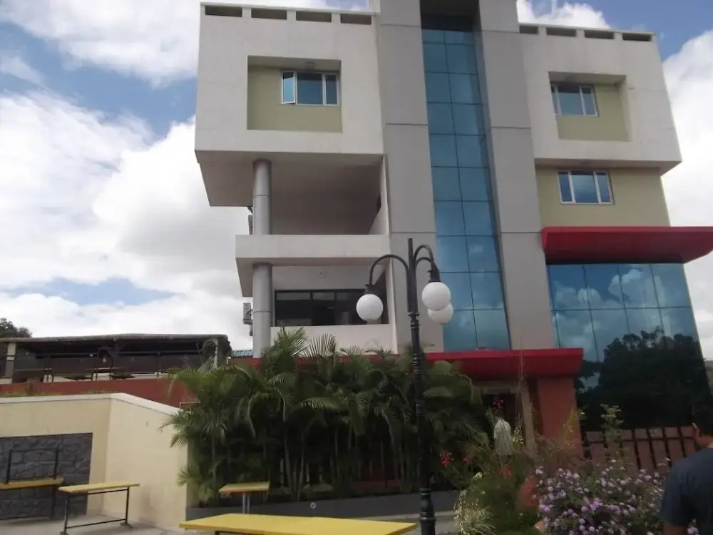 Hotel Trimurti Pride