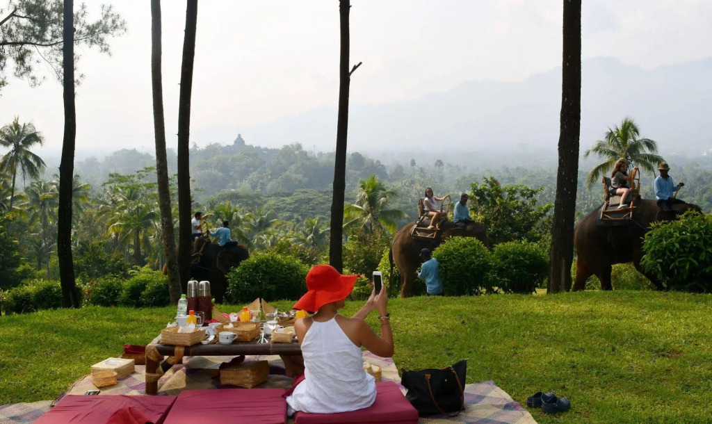 Manohara Borobudur Cultural Center