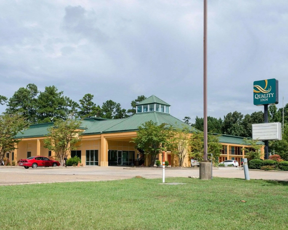 Quality Inn Louisville MS