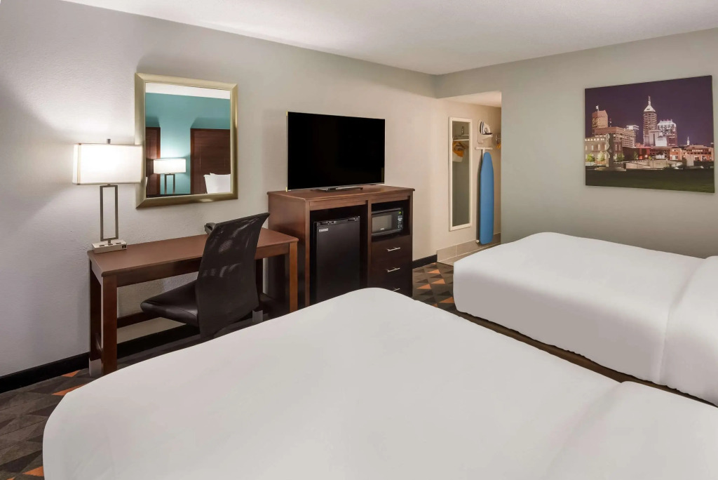 Clarion Pointe Indianapolis Northeast