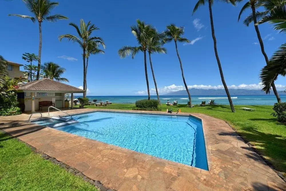Hale Mahina B401 by RedAwning