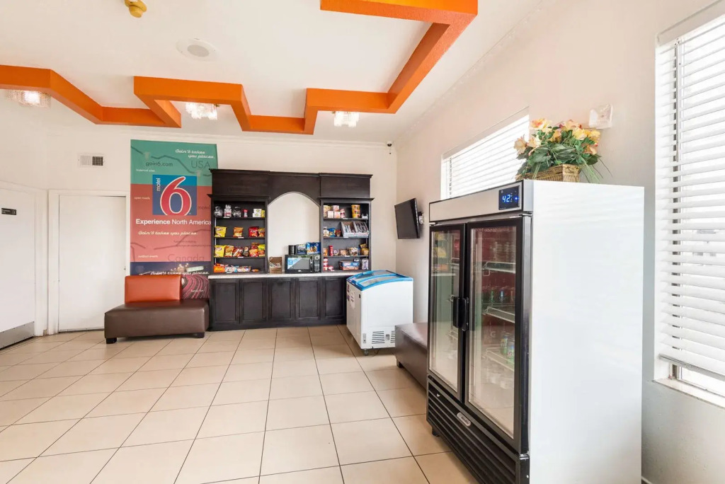 Motel 6-San Antonio, TX - Fiesta Trails
