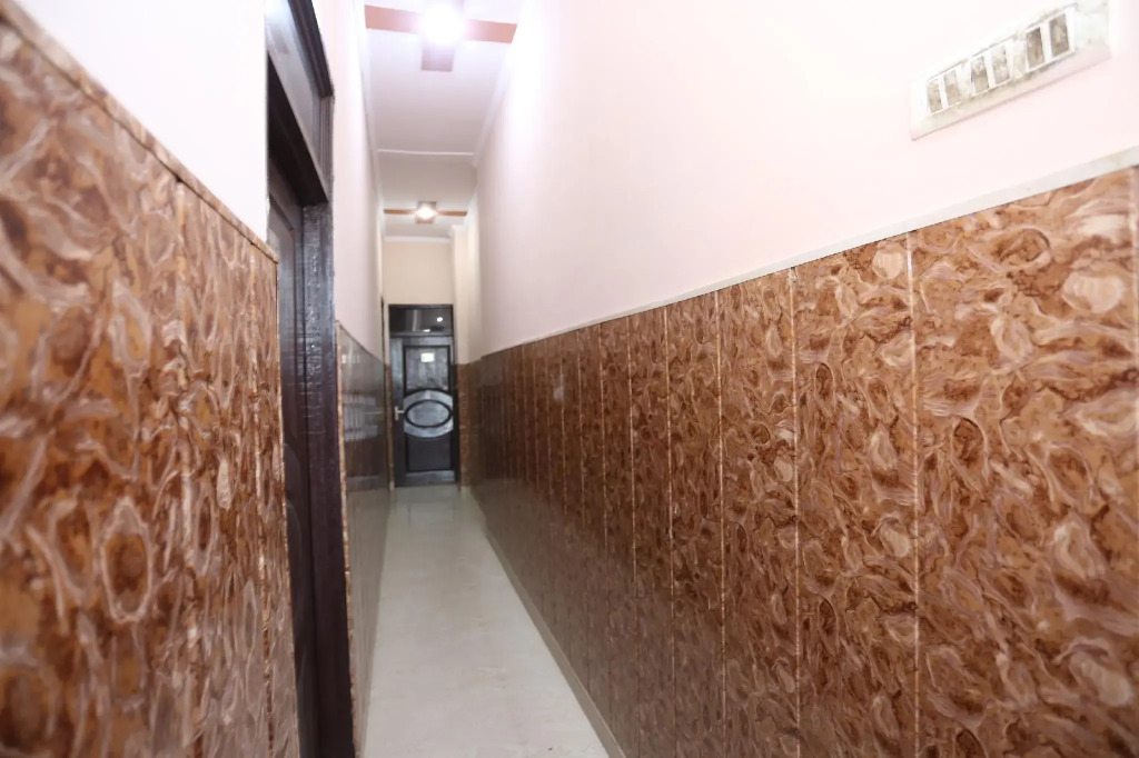 Hotel 999 by OYO Rooms