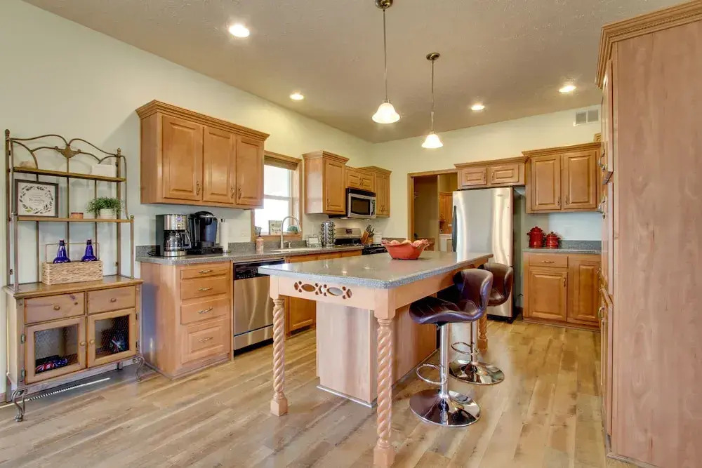 Spacious Canyon Ferry Lake House With Bar & Views!