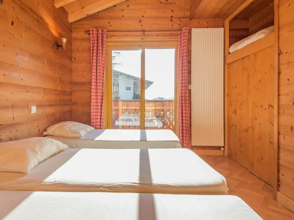 Comfortable Detached House for 14 People at the Lively Les Gets