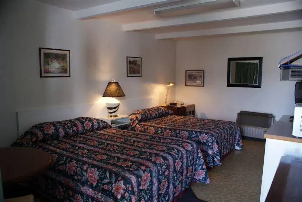 Kootenay Country Inn