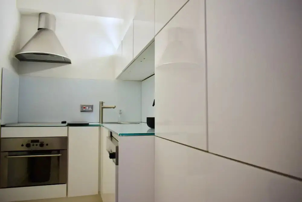Elegant Mezzanine Studio Flat in Belsize Park