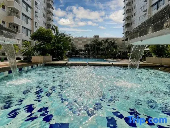 Cozy 2BR Sudirman Apt w/ Pool, Wi-Fi,  & Netflix