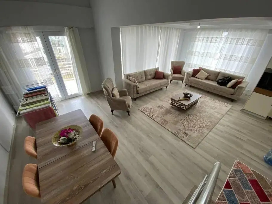 Lovely 3 Bedrooms Luxury APT with pool and Gym