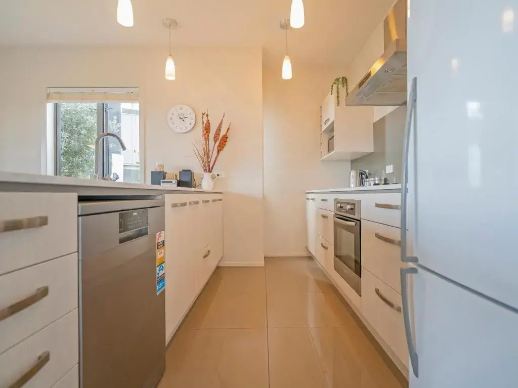 Lakeside Villa Retreat - Matarangi Downstairs Unit