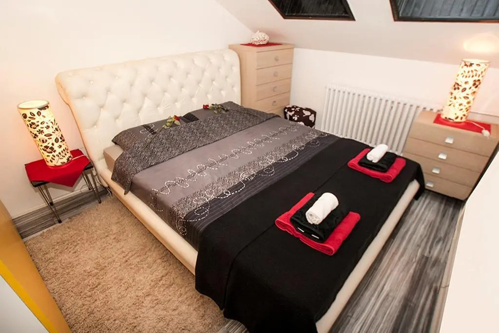 Apartment Black Red White