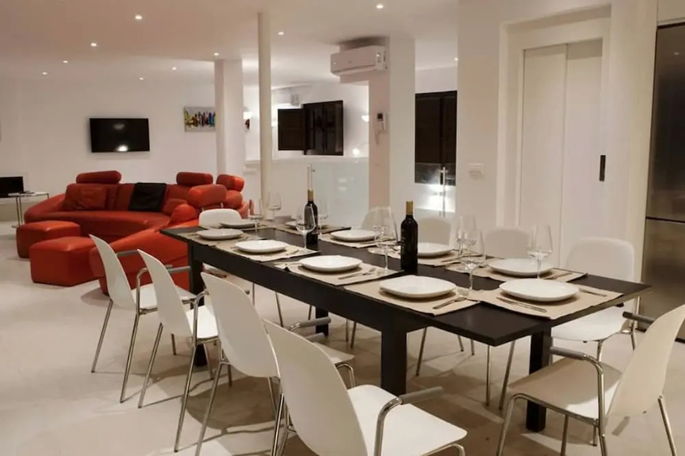 Luxury villa with heated pool for 12 to 14 people