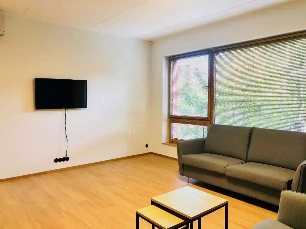 Self-check-in spacious 1 bedroom apartment with free parking