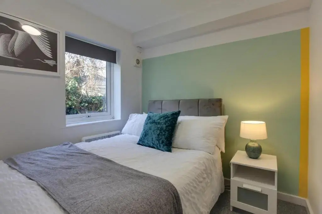 George Suite - Two Bed Apartment with Parking