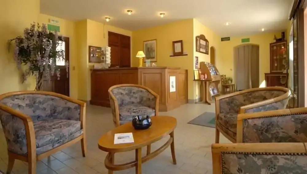 Logis Hotel Des Voyageurs Restaurant La Bonne TablHay