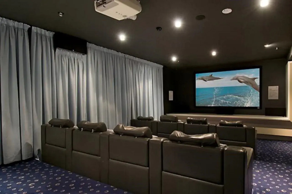 Artique Surfers Paradise - Official