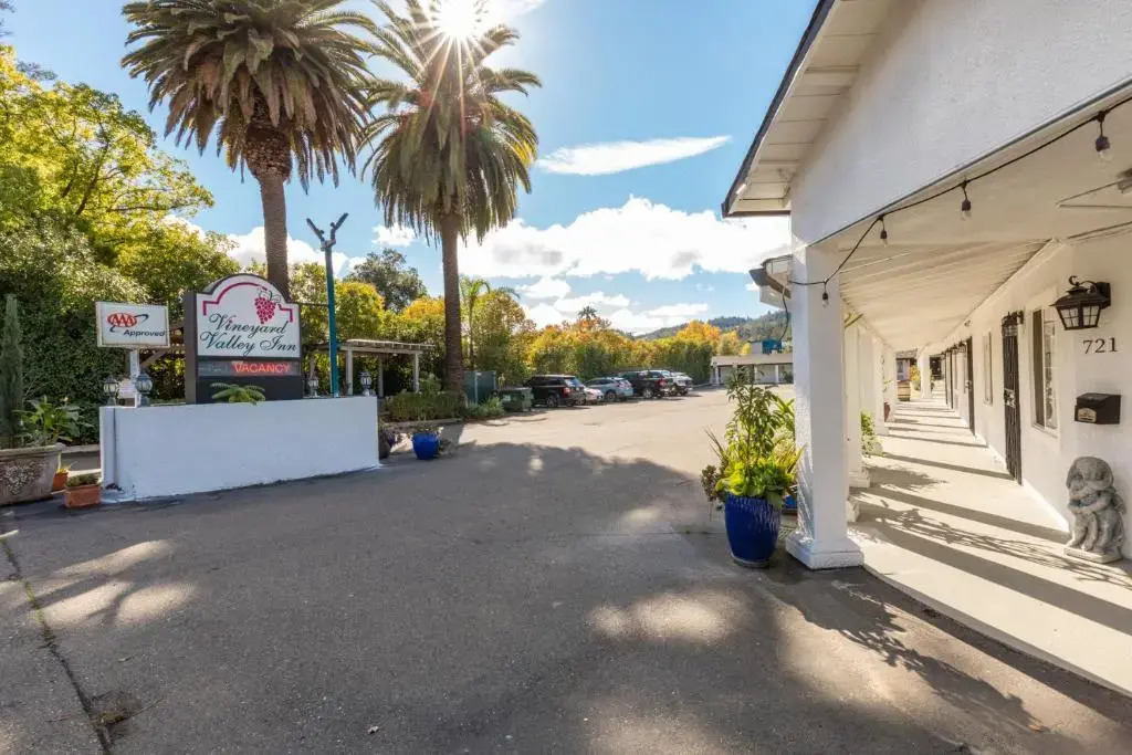 Vineyard Valley Inn