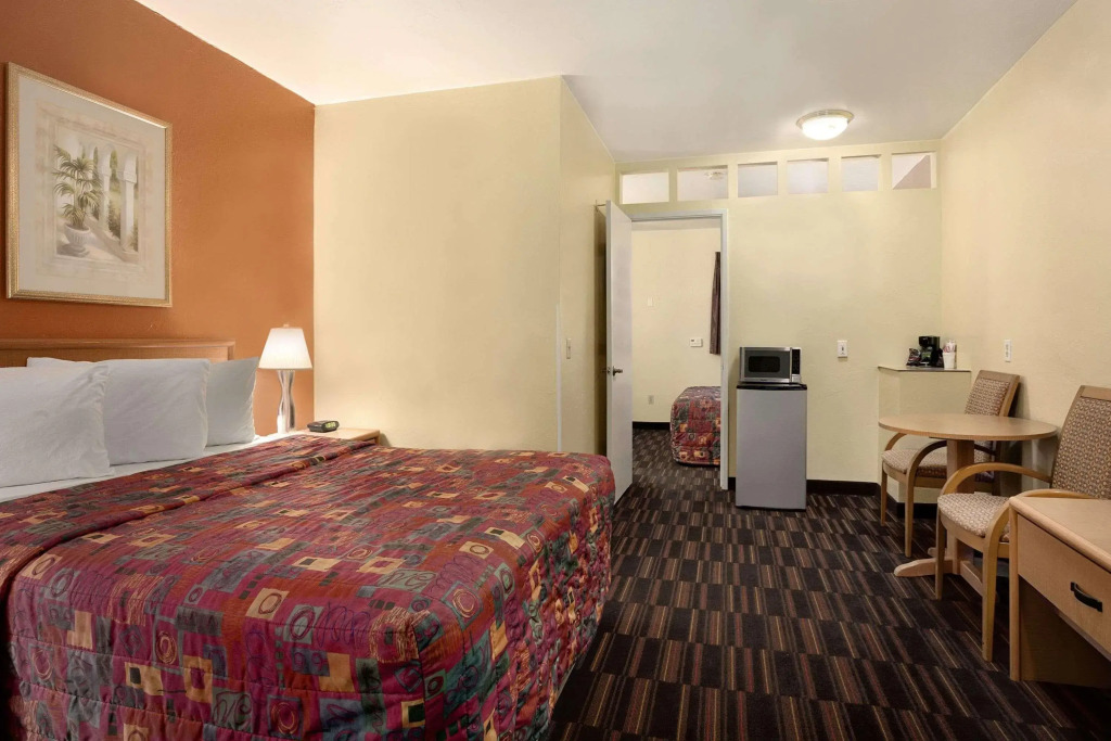 Days Inn & Suites Tucson AZ